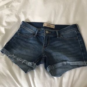 Hollister Midi Short 4” Inseam
